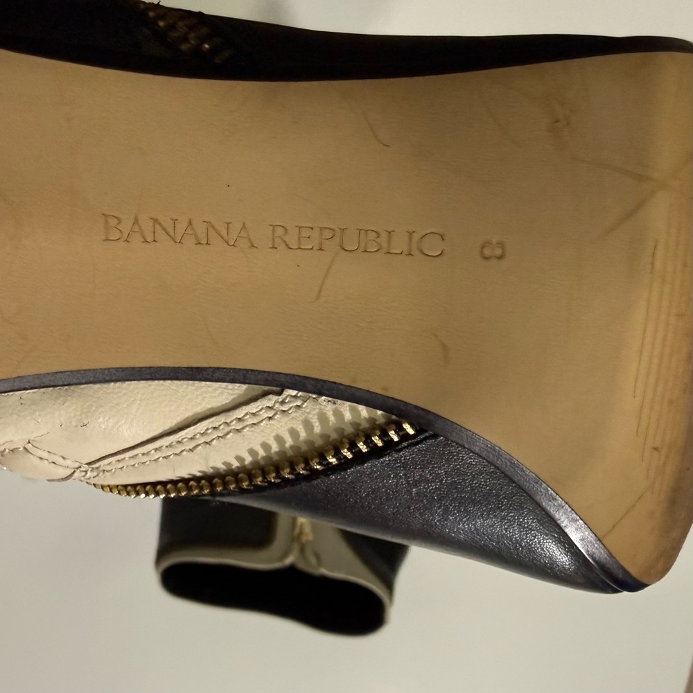 Banana Republic Kamile Leather Ankle Booties in a Black and Cream Size 8 - Picture 9 of 11